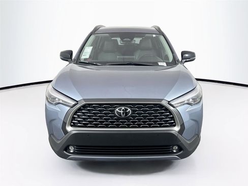 Certified 2025 Toyota Corolla Cross XLE FWD image 8