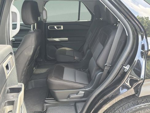 Used 2023 Ford Explorer XLT RWD image 19