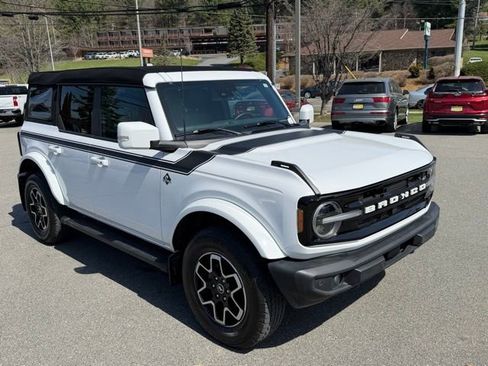 Used 2023 Ford Bronco Outer Banks image 3