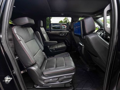 Used 2023 Chevrolet Suburban RST w/ Sport Performance Package AWD/4WD image 29