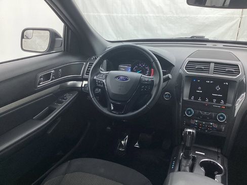 Used 2018 Ford Explorer XLT w/ Equipment Group 201A image 31