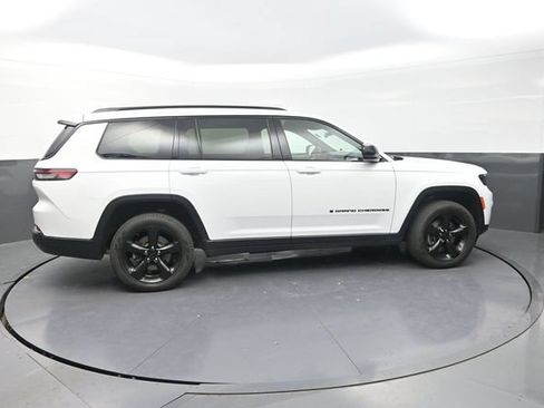 Used 2025 Jeep Grand Cherokee L Limited w/ Black Appearance Package AWD/4WD image 9