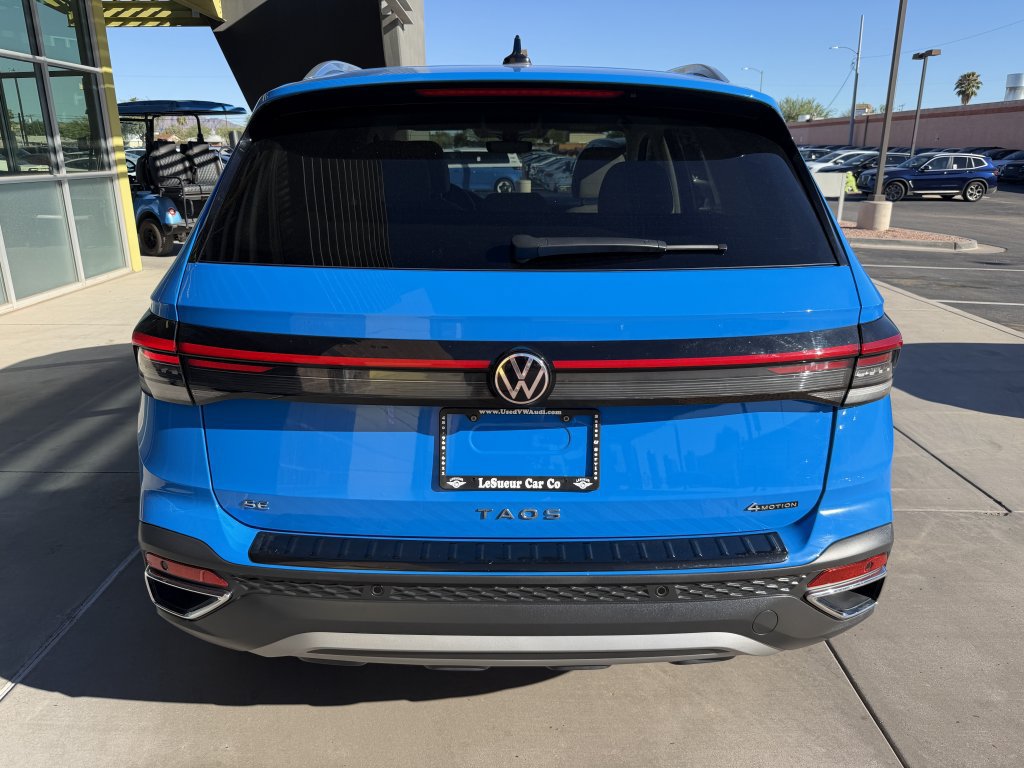 Used 2025 Volkswagen Taos SE AWD/4WD image 13