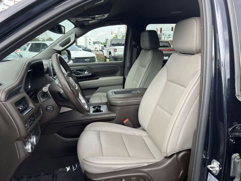 Used 2024 GMC Yukon XL SLT w/ SLT Luxury Package AWD/4WD image 13