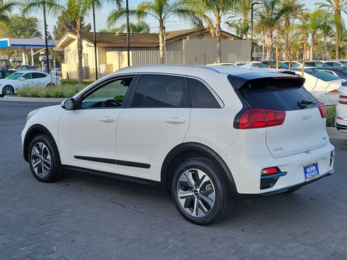 Used 2022 Kia Niro EX image 26