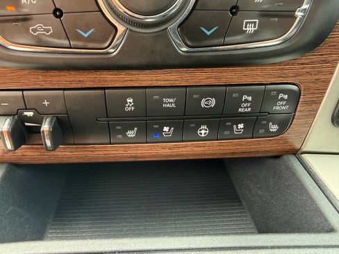 Used 2016 RAM 2500 Laramie AWD/4WD image 40