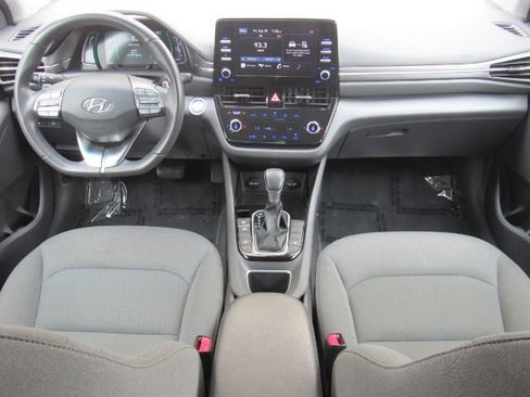 Used 2022 Hyundai Ioniq SE image 3