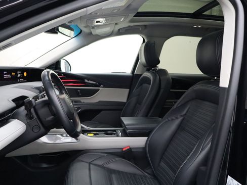 Used 2024 Lincoln Nautilus Reserve w/ Equipment Group 202A image 15