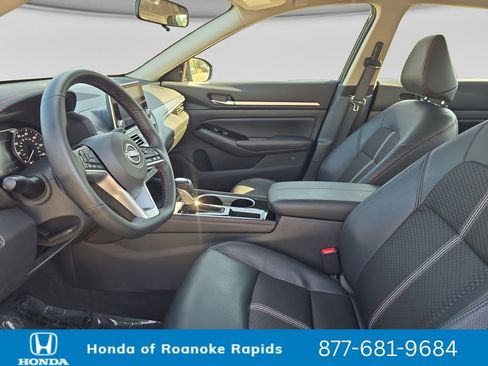 Used 2025 Nissan Altima 2.5 SR FWD image 10