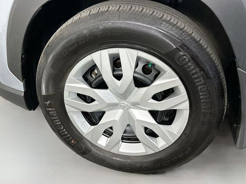Used 2025 Toyota Corolla Cross L AWD/4WD image 31