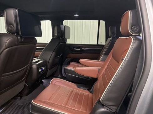 Used 2023 GMC Yukon XL Denali Ultimate image 25