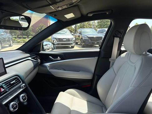 Used 2023 Genesis G70 2.0T RWD image 18