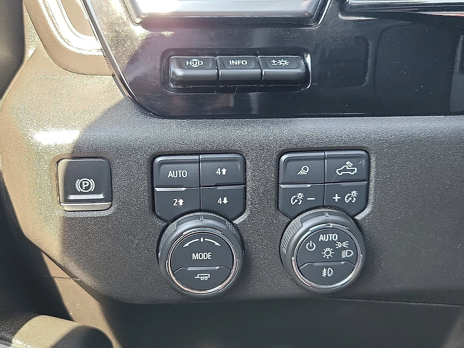 Used 2024 Chevrolet Silverado 2500 High Country w/ High Country Premium Package AWD/4WD image 15
