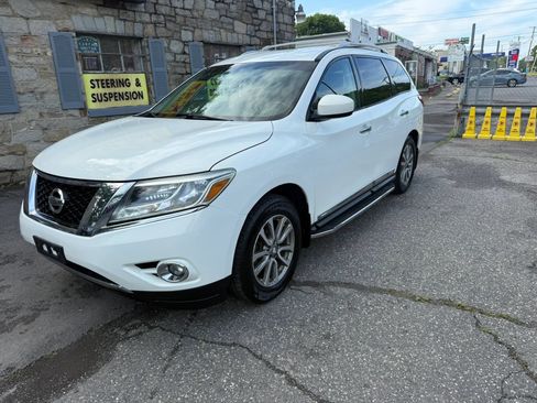 Used 2014 Nissan Pathfinder SL w/ Cargo Package AWD/4WD image 2