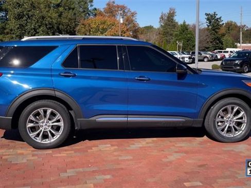Used 2022 Ford Explorer Limited w/ Equipment Group 301A image 2