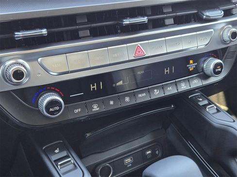 New 2025 Kia Telluride S image 14