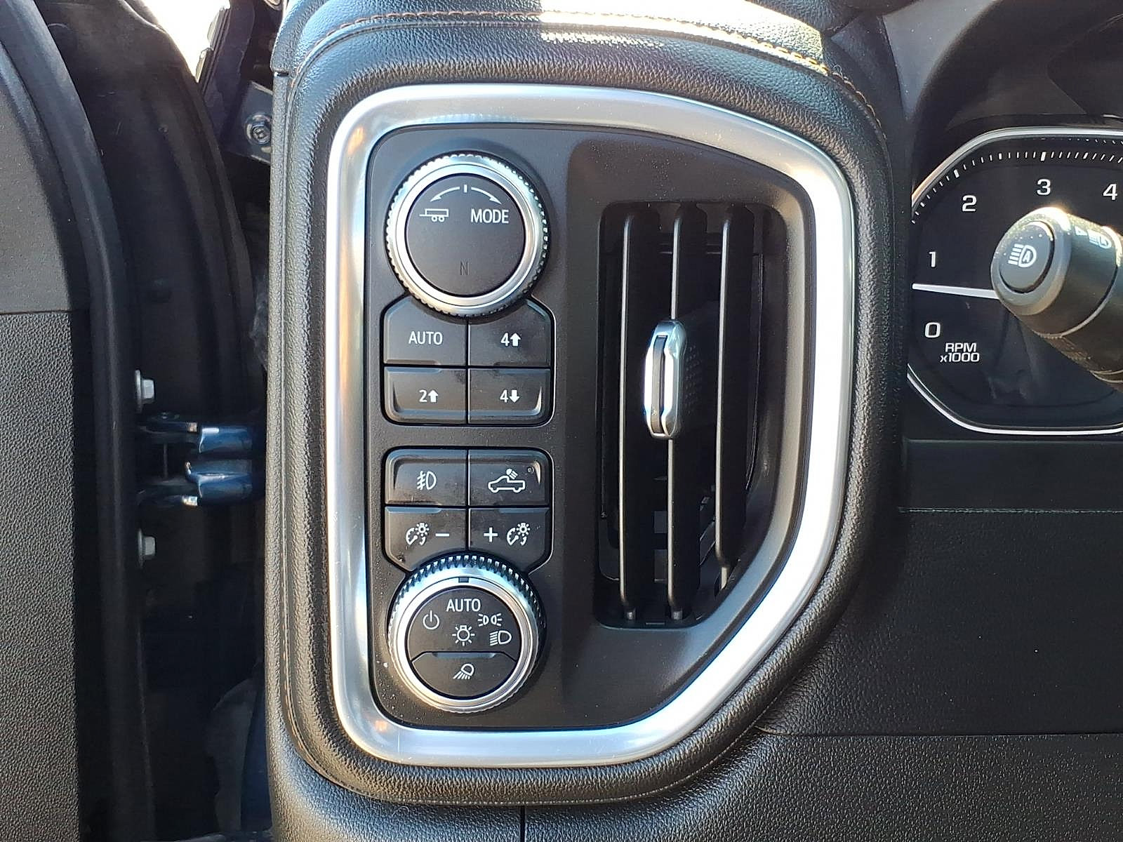 Used 2022 GMC Sierra 2500 AT4 w/ AT4 Preferred Package AWD/4WD image 19