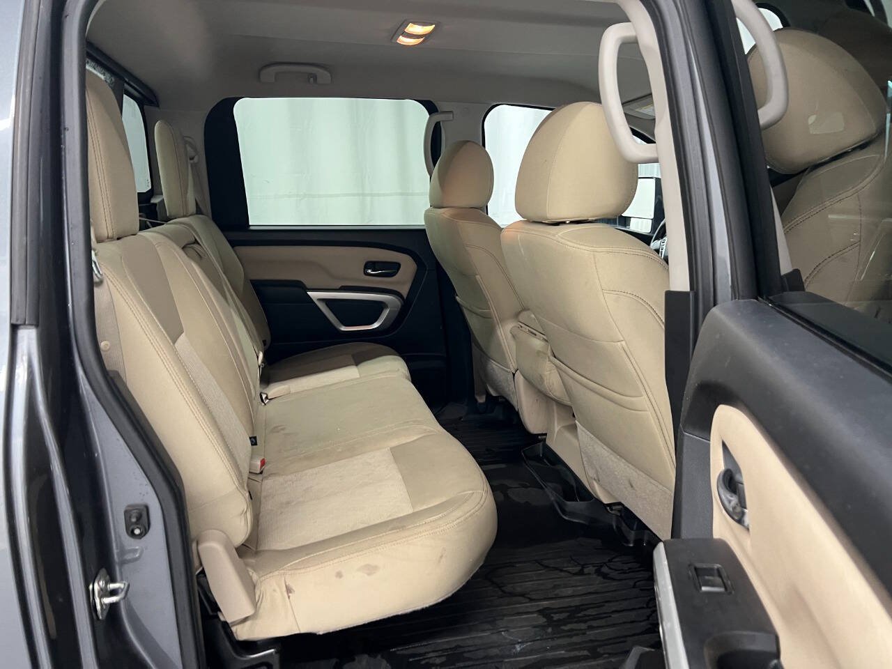 Used 2017 Nissan Titan SV AWD/4WD image 10
