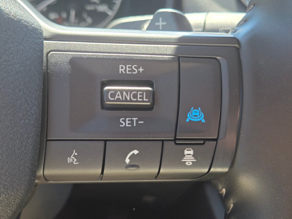 Used 2025 Nissan Rogue SV FWD image 23