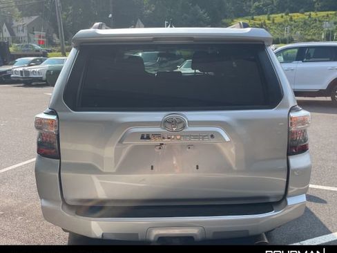 Used 2019 Toyota 4Runner SR5 AWD/4WD image 4