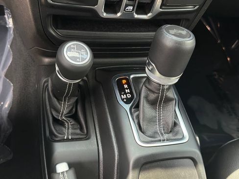 Used 2022 Jeep Wrangler Unlimited Sahara w/ Safety Group AWD/4WD image 31