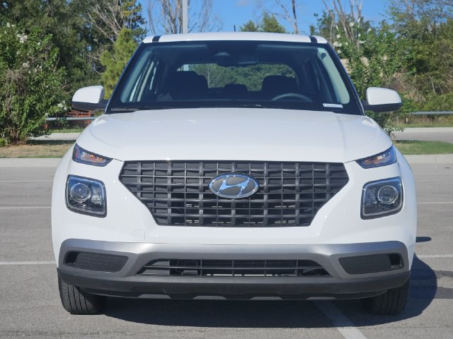 Used 2026 Hyundai Venue SE FWD image 2
