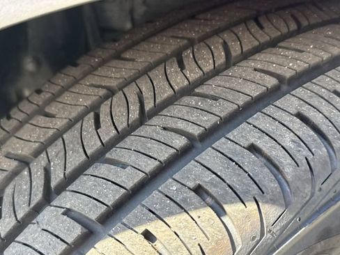 New 2025 Nissan Versa SR w/ Trunk Package image 29