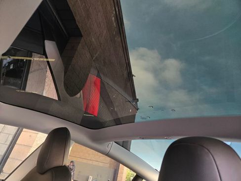 Used 2018 Tesla Model 3 Long Range image 16