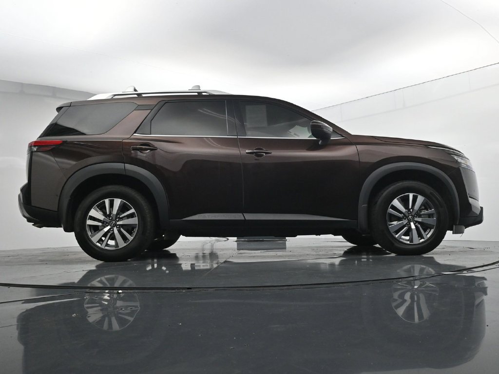 Used 2022 Nissan Pathfinder SL AWD/4WD image 38