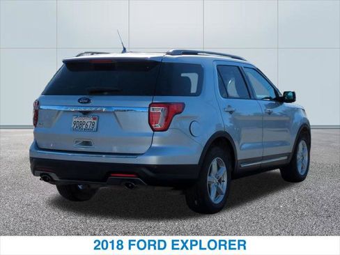 Used 2018 Ford Explorer XLT w/ Equipment Group 202A image 7