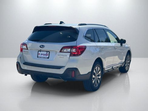 Used 2018 Subaru Outback 3.6R Touring AWD/4WD image 5