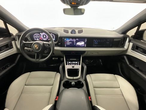 Used 2025 Porsche Cayenne S image 11