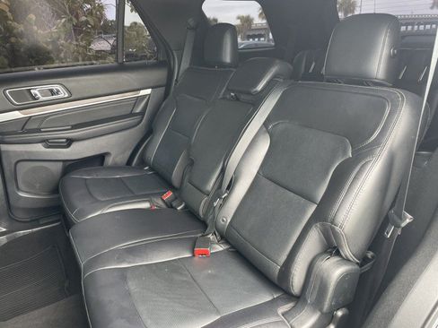 Used 2019 Ford Explorer Limited w/ Class III Trailer Tow Package FWD image 11
