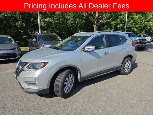 Used 2017 Nissan Rogue SV FWD image 3