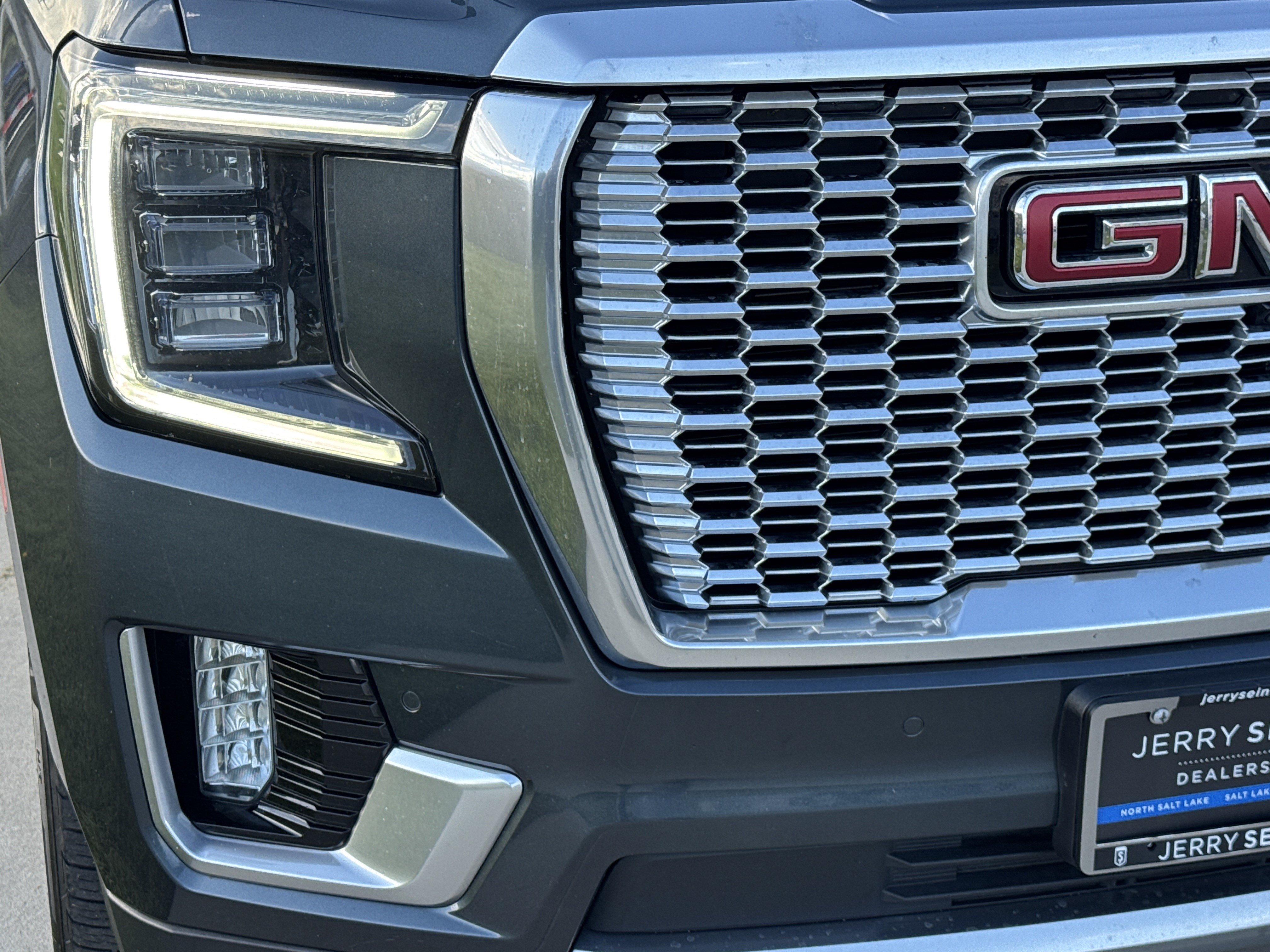 Used 2021 GMC Yukon XL Denali w/ Denali Premium Package AWD/4WD image 10