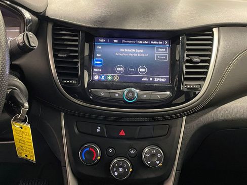 Used 2020 Chevrolet Trax LT FWD image 27