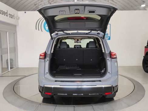 Used 2024 Nissan Rogue Platinum w/ Platinum Premium Package FWD image 10