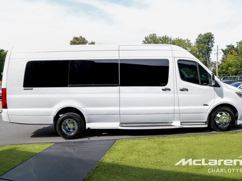 Used 2023 Mercedes-Benz Sprinter 3500 image 9
