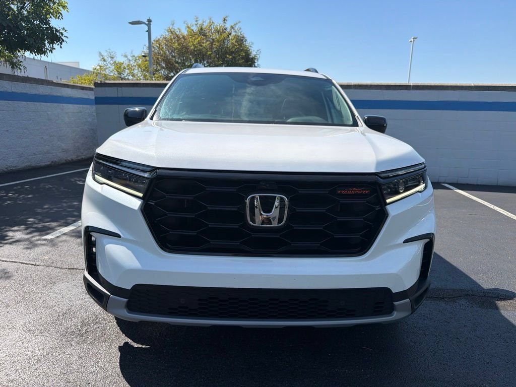 Certified 2025 Honda Pilot TrailSport image 8