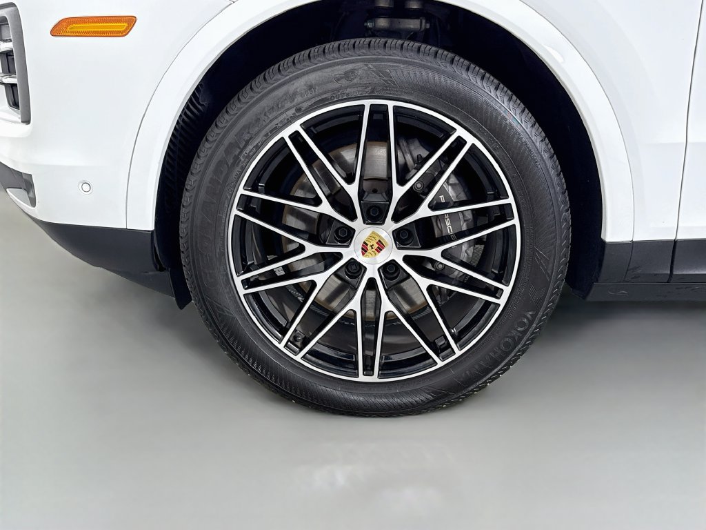 Used 2024 Porsche Cayenne AWD/4WD image 33