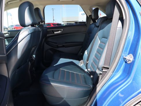 Used 2024 Ford Edge SEL w/ Sport Appearance Package image 10