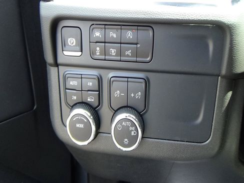 Used 2025 Chevrolet Tahoe LT AWD/4WD image 18