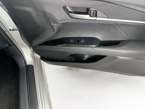 Used 2025 Toyota Camry LE image 32