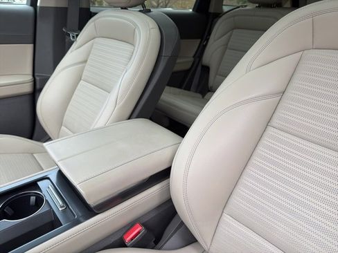 Used 2025 Lincoln Nautilus Reserve w/ Jet Appearance Package image 20