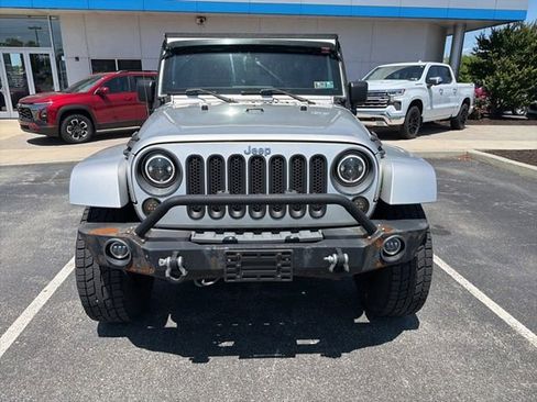 Used 2012 Jeep Wrangler Unlimited Sahara w/ Connectivity Group AWD/4WD image 2