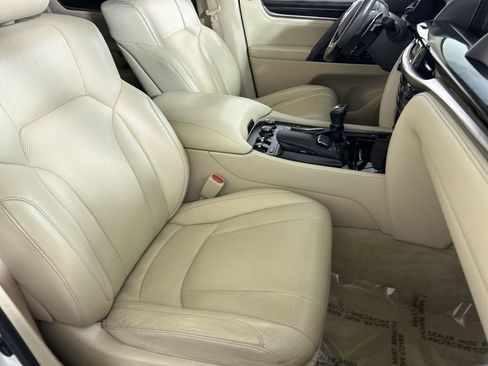 Used 2018 Lexus LX 570 4WD image 26