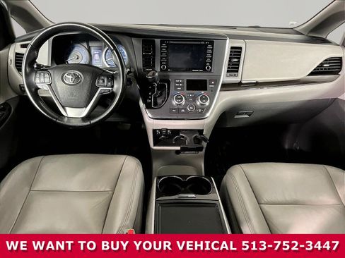 Used 2019 Toyota Sienna XLE FWD image 7