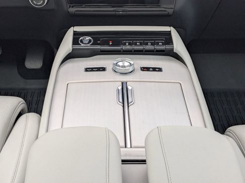 Certified 2025 Lincoln Navigator Reserve image 22