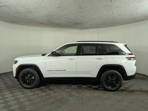 New 2026 Jeep Grand Cherokee Altitude AWD/4WD image 3