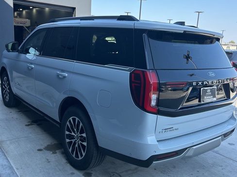 Used 2025 Ford Expedition Platinum image 5